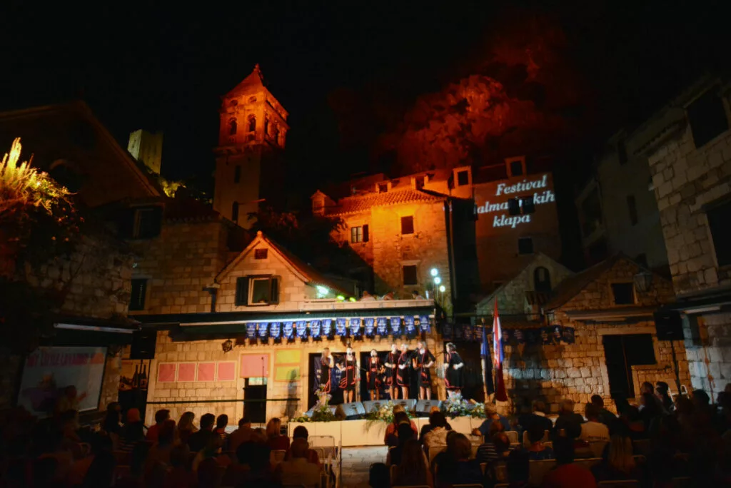 Festival dalmatinskih klapa Omis UNESCO pjaca 1024x684